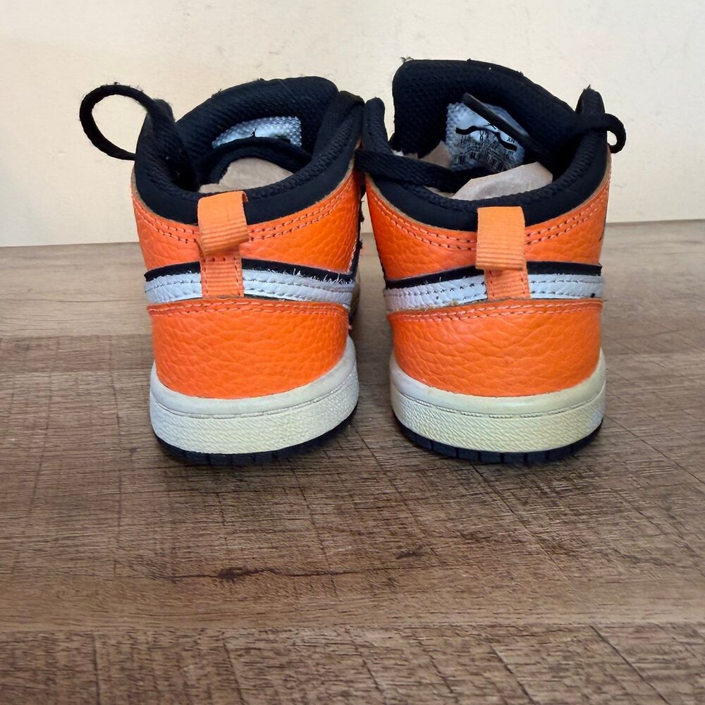 Nike Air Jordan 1 Retro Mid 640735-062 Black Orange Kids Shoes Size 10 - Picture 4 of 6
